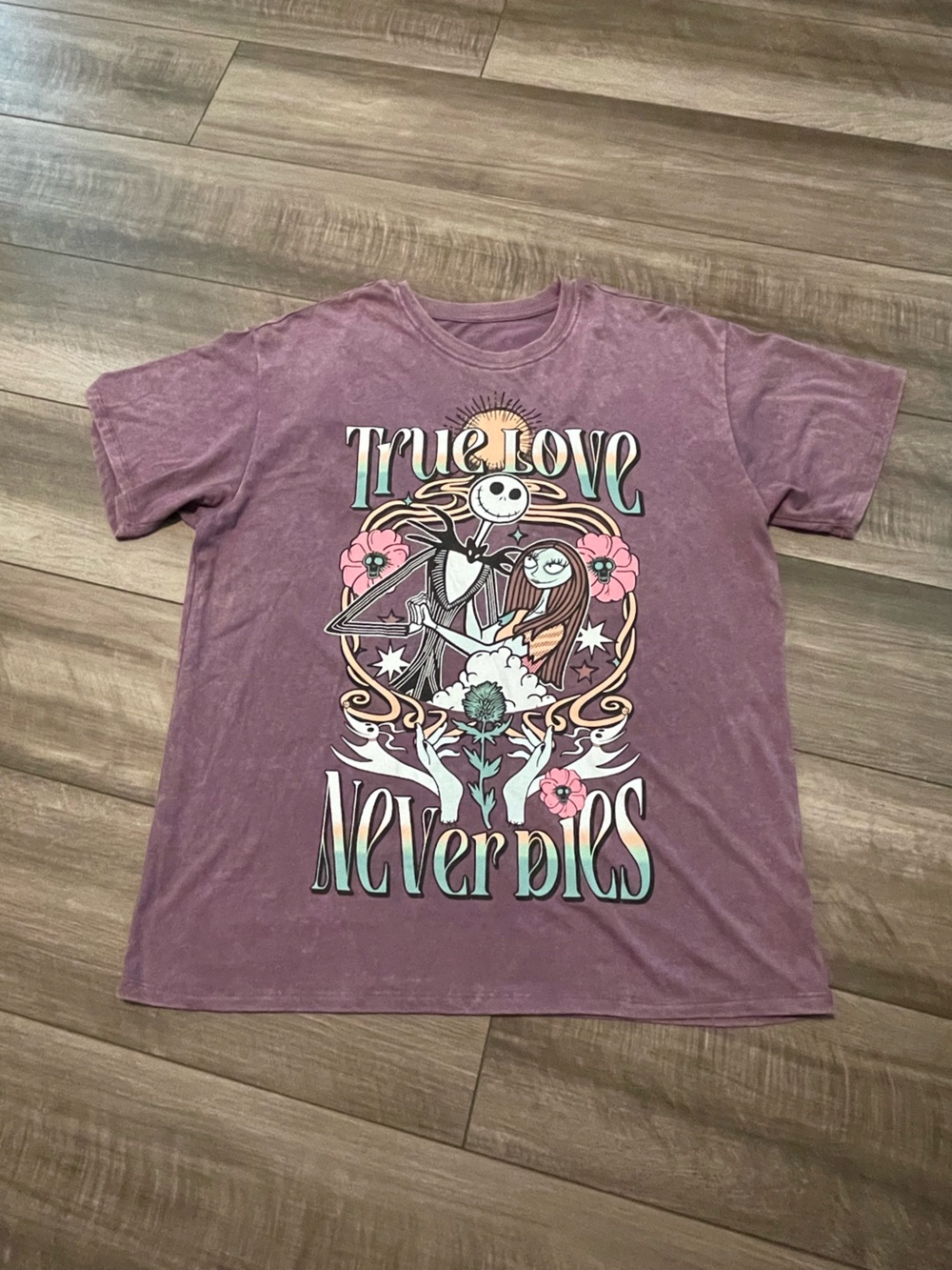 Nightmare before Christmas True Love Never Dies Graphic Tee - Mauve size large